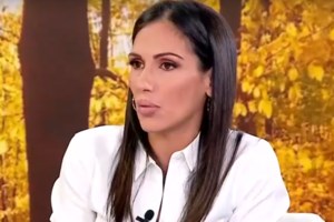 Επέστρεψε στην "Κοινωνία Ώρα Mega" τέσσερις μήνες μετά το σοβαρό ατύχημα που την καθήλωσε στο κρεβάτι