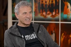 Ξέσπασε ο Γιώργος Νταλάρας: "Πρόκειται για μεγάλη απάτη"