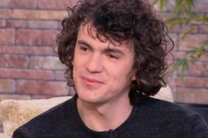 Δημήτρης Καπουράνης: "Το πρώτο πλάνο ήταν ο κ@λος μου, περίμενα ότι θα ήταν αλλιώς η πρώτη μου εμφάνιση"