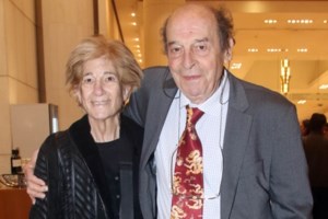 Η στιγμή που ο Μέμος Μπεγνής μαθαίνει on air για τον θάνατο του Μανούσου Μανουσάκη - εικόνα 3