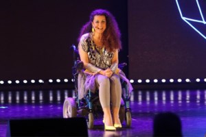 Κατερίνα Βρανά: "Φοβόμουν ότι το ελληνικό κοινό δεν ήταν έτοιμο για σάτιρα με αρρώστιες αναπηρίας"