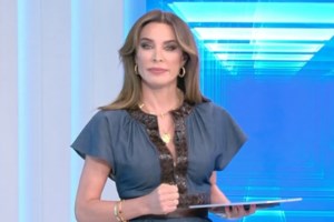 Συγκινημένη η Τατιάνα Στεφανίδου στην αυλαία του "T-live": "Μου είναι πάρα πολύ δύσκολο, εδώ βρήκα μία οικογένεια" - εικόνα 3