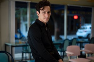 Μιχάλης Σαράντης: "Έκανα πολλά χρόνια να αποδεχτώ ότι δεν έχω μία κανονική μύτη, δεν έχω νιώσει ποτέ ωραίος"