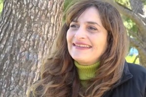 Δανάη Μπάρκα: "Μου είπε ότι η τηλεόραση με ασχημαίνει και με κάνει τόση, μου το έλεγε με απελπισία στο μάτι της"