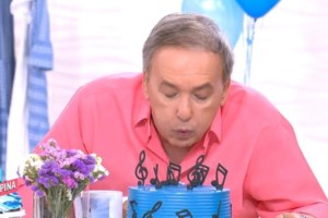 Ο Ανδρέας Μικρούτσικος αποκάλυψε την ηλικία του on air