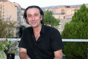 Ρένος Χαραλαμπίδης: "'Ενα πράγμα με γοητεύει σε μια γυναίκα και επειδή δεν το βρήκα, δεν παντρεύτηκα"