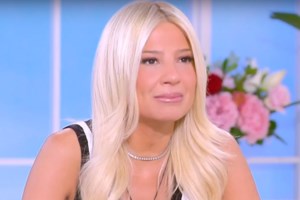 Η βραδινή έξοδος της Φαίης Σκορδά με τους γιους της