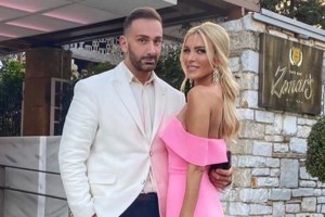 Νίκος Κοκλώνης & Κατερίνα Καινούργιου | Ξέγνοιαστες στιγμές στην Τήνο