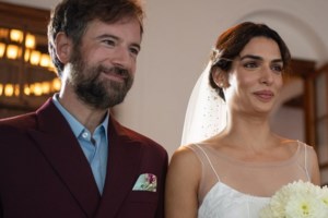 Ο Κωστής Μαραβέγιας γράφει για τον γάμο του και σε κάνει να... λιώσεις!