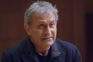 Νέο ξέσπασμα του Γιώργου Νταλάρα κατά των ρεπόρτερ – "Μπράβο, θα χαίρονται οι δικοί σας γι’ αυτό που κάνετε"