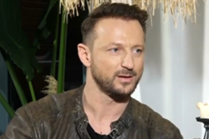 Ο Κώστας Καραφώτης σε μία σπάνια εμφάνιση με την κούκλα σύζυγό του - εικόνα 3