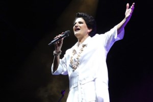 Η Άλκηστις Πρωτοψάλτη ποζάρει στα 69 της φορώντας μαγιό και δείχνει υπέροχη