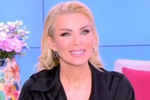 Κατερίνα Καινούργιου: Μου έγραψε "με αγάπη στο λέω μωρή, κοντεύεις τα 40, τι είναι αυτά τα μίνι που φοράς;"