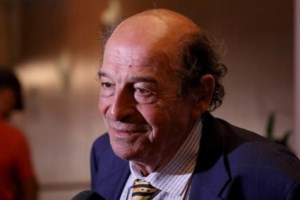 Η στιγμή που ο Μέμος Μπεγνής μαθαίνει on air για τον θάνατο του Μανούσου Μανουσάκη - εικόνα 5