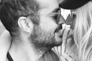 Η Σταματίνα Τσιμτσιλή φωτογραφίζεται με τα κορίτσια της