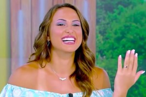 Η Ασημίνα Χατζηανδρέου αποκαλύπτει για την πρόταση γάμου από τον Χρήστο Δάντη: "Ήμασταν πάνω στο ελικόπτερο..." - εικόνα 2