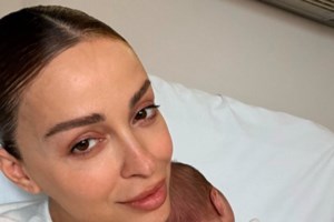 Η Ελένη Φουρέιρα μοιράζεται το πιο #Familygoals στιγμιότυπο με τον νεογέννητο γιο της