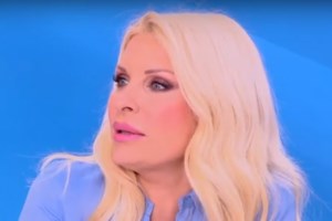 Η στιγμή που ο Στέφανος Κασσελάκης αποχαιρετά τον Τάιλερ στο αεροδρόμιο λίγο πριν παρουσιαστεί στον στρατό - εικόνα 3