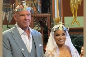 Ατύχημα για την Ελπίδα Ιακωβίδου στο ταξίδι του μέλιτος με τον Τζώνη Καλημέρη - εικόνα 2