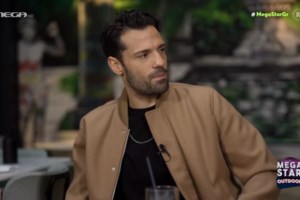 Ο Κωνσταντίνος Αργυρός ποζάρει με τα τρίδυμα αδέλφια του!