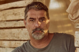 Δέσποινα Βανδή & Βασίλης Μπισπίκης χέρι - χέρι στις διακοπές τους στην Κρήτη