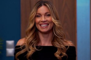 Μαριέττα Χρουσαλά & Λέων Πατίτσας φωτογραφίζονται αγκαλιά στη λίμνη Ματζόρε