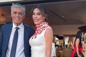 Τατιάνα Στεφανίδου & Νίκος Ευαγγελάτος σε χαλαρές στιγμές με τον Λάμπη Ευαγγελάτο