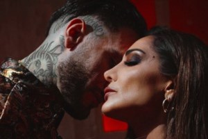 Το μήνυμα της Δέσποινας Βανδή: "Με συγκινείτε αφάνταστα, 30 χρόνια μετά, ακόμα"