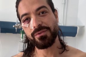 "Ο βασίλισσές μου" - Ο Άρης Μουγκοπέτρος αγκαλιά με τις δίδυμες κόρες του - εικόνα 2