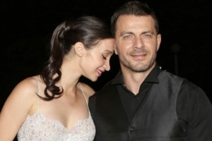 Ο Γιώργος Αγγελόπουλος φοράει το μαγιό και μετράμε... κοιλιακούς!