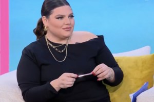 Δανάη Μπάρκα: "Πόσο καιρό λέω εγώ ότι αυτό το βρωμόσκυλο θέλει εκπαίδευση;" - εικόνα 2