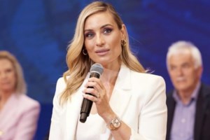 Η Ελεονώρα Μελέτη "ασπίδα" μπροστά στη μητέρα της μετά τις επιθέσεις που δέχθηκε