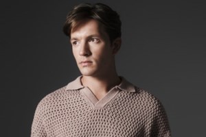 Μιχαήλ Ταμπακάκης: "Είναι η πρώτη φορά που εμφανίζομαι γυμνός στη σκηνή" - εικόνα 4