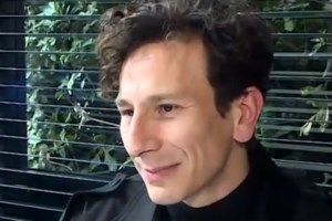 Μιχάλης Σαράντης: "Έκανα πολλά χρόνια να αποδεχτώ ότι δεν έχω μία κανονική μύτη, δεν έχω νιώσει ποτέ ωραίος" - εικόνα 2