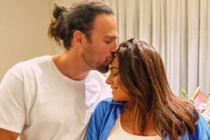 Η Ευρυδίκη Βαλαβάνη ποζάρει σε προχωρημένη εγκυμοσύνη - "Εννιά μήνες μέσα μου... Τώρα σε κρατώ στην αγκαλιά μου"