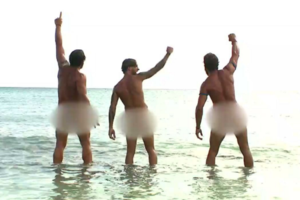 Καταπέλτης ο Περρής για το γυμνό μπάνιο των Μπλε: "Είναι μια τσόντα χειρίστου είδους και πολύ κακής αισθητικής"