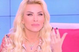 Η Νάταλι Κάκκαβα αιφνιδίασε την Κατερίνα Καινούργιου: "Συμβαίνει κάτι στη ζωή σου και έχεις ανανεωθεί τόσο πολύ;" - εικόνα 3