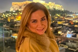 Η Έλενα Πολυκάρπου επέστρεψε στη "Super Κατερίνα" μετά το σοβαρό χειρουργείο