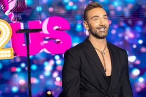 O Νίκος Κοκλώνης βάζει τέλος στη διαμάχη με το Mega: "Είμαστε μια χάρα, το αγαπώ πολύ! Είναι όλα τέλεια"