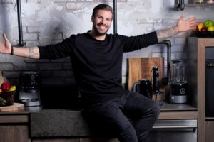 Έτσι καλωσόρισε o Άκης Πετρετζίκης το νέο MasterChef