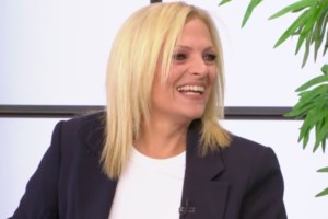 Η Χριστίνα Λαμπίρη αποκάλυψε το επικό παρατσούκλι με το οποίο τη φωνάζουν τα εγγόνια της - εικόνα 3