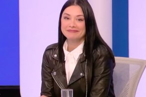 Μάξιμος Mουμούρης & Νάντια Γιαννακοπούλου στην Τήνο με τις κόρες τους: "Να εκπληρώσουμε το τάμα μας" - εικόνα 2