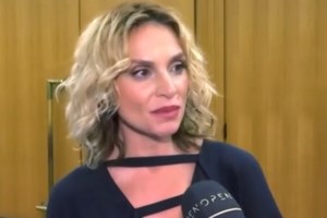 Η Ελεωνόρα Ζουγανέλη στην κουζίνα του σπιτιού με τον πατέρα της - Το επικό σχόλιο του Νίκου Συρίγου - εικόνα 4