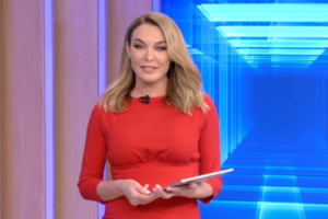 Εντυπωσιακή η Τατιάνα Στεφανίδου στα κόκκινα στην πρεμιέρα της νέας της εκπομπής