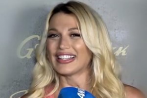 Η Κωνσταντίνα Σπυροπούλου για μπάνιο στη Βουλιαγμένη λίγο πριν γεννήσει - εικόνα 2