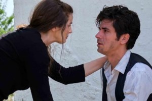 Αγνώριστος ο πρωταγωνιστής των "Άγριων Μελισσών"- Δείτε το ανανεωμένο του look