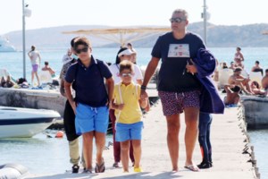 Ο Γιώργος Λιάγκας απαθανατίζει τους γιους του στη βόλτα τους! Δείτε τη φωτογραφία