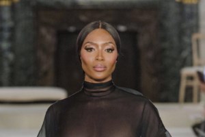 Η Ναόμι Κάμπελ κάνει διακοπές στην Ελλάδα με τον νέο της σύντροφο! Αυτό είναι το νησί που επέλεξε