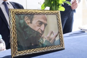 Ραγίζει καρδιές το "Secret Song" του Μανούσου Μανουσάκη λίγους μήνες πριν τον θάνατό του