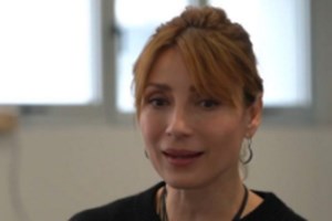 Ευδοκία Ρουμελιώτη & Νικηφόρος Χαραγκιώνης ποζάρουν αγκαλιά με τα παιδιά τους